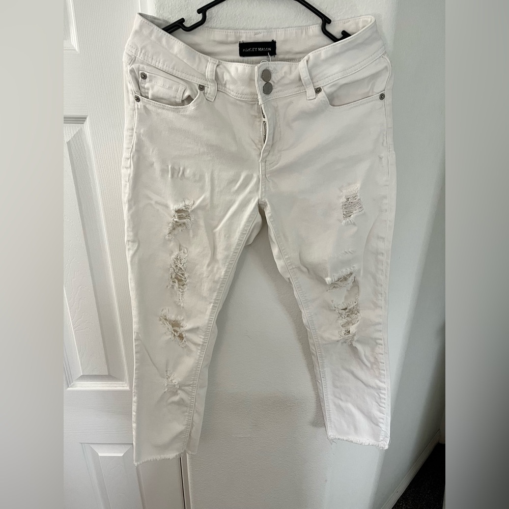 Ashley Mason White Distressed Skinny Jeans | Size 9